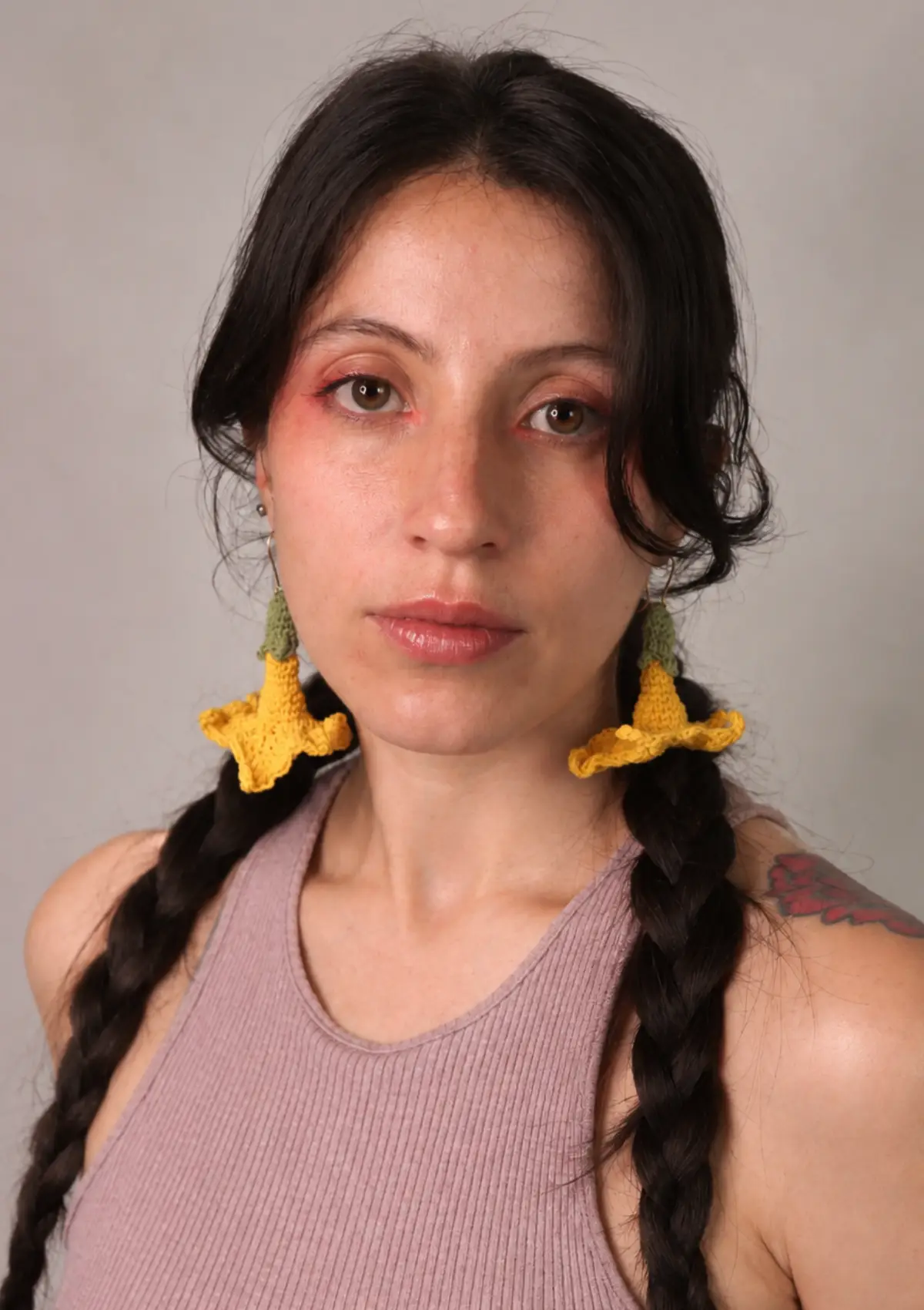 20261001_FOTOS_LAFLORERIA_ROJAOSA_floripondio_amarillas_aretes_02